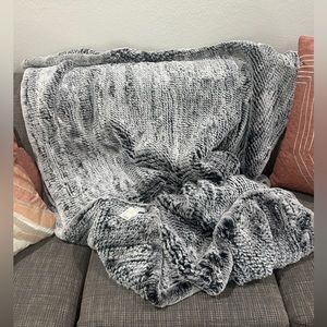 Outlander fur throw blanket - new